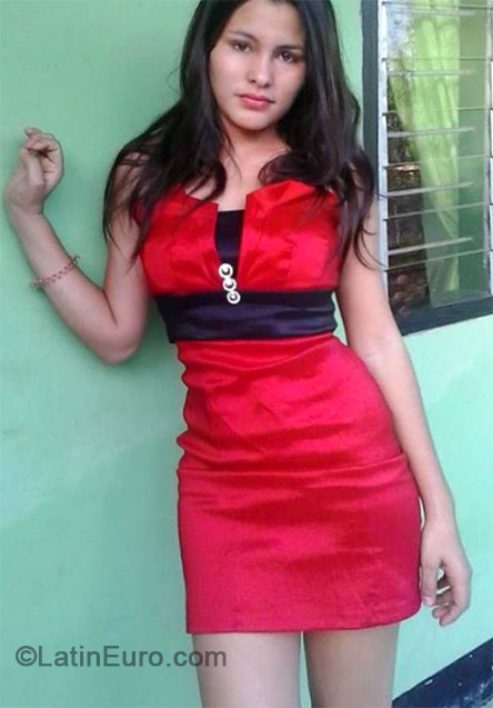 Date this good-looking Colombia girl Laura from Bogota CO15051