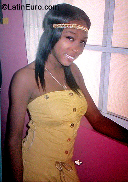 Date this sultry Jamaica girl Shakira from Montego Bay JM1621