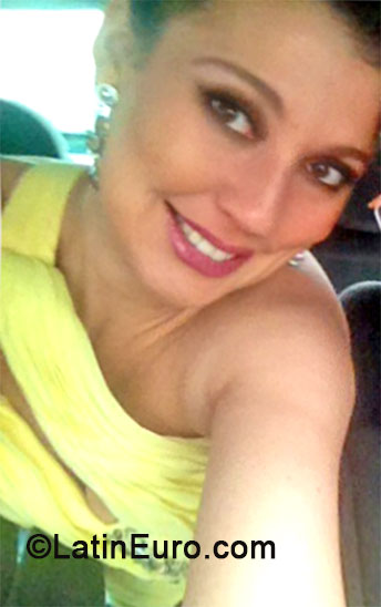 Date this young Brazil girl Kelly from Curitiba BR8724