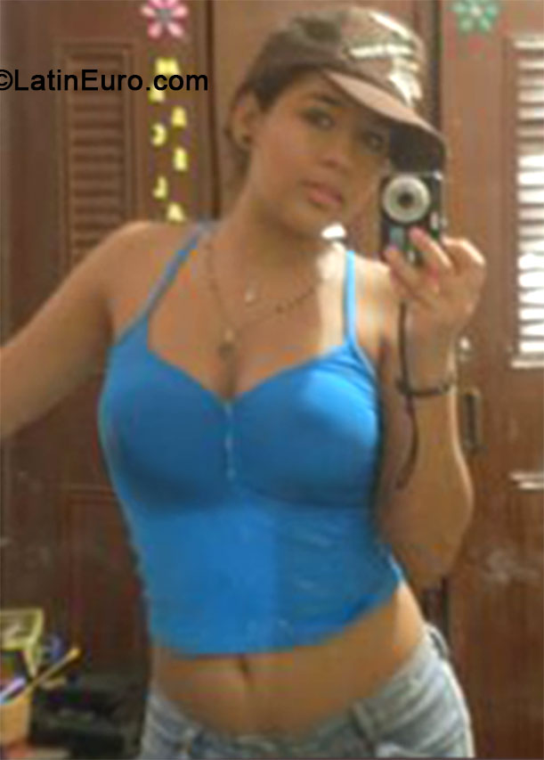Date this lovely Colombia girl Diana from Cali CO15158