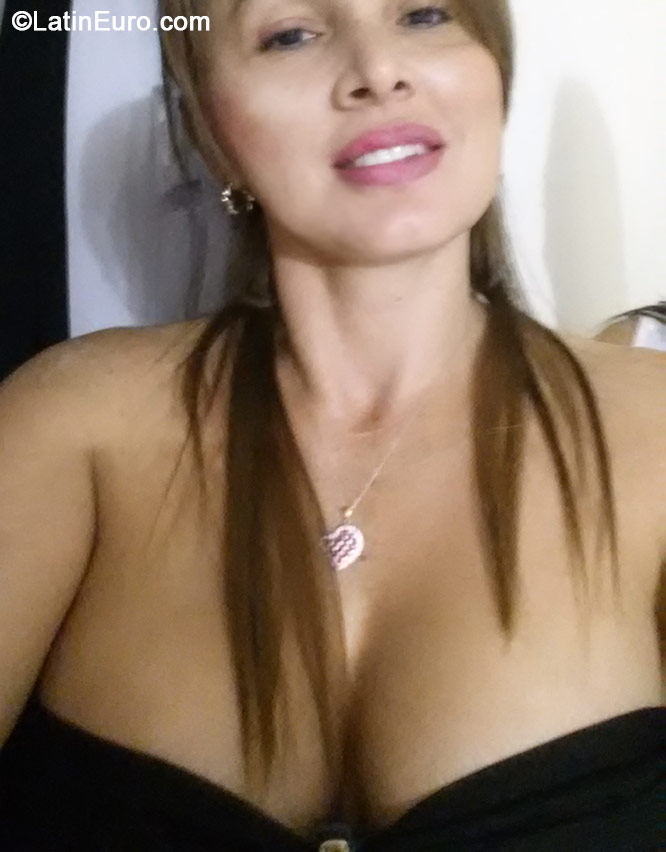 Date this sensual Colombia girl Nelsy from Bogota CO15223