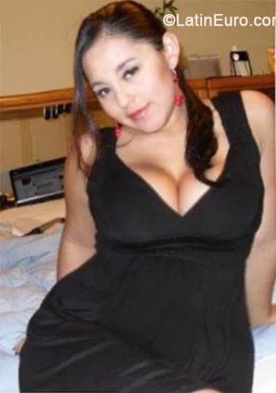 Date this hot Colombia girl Carolina from Bogota CO15241