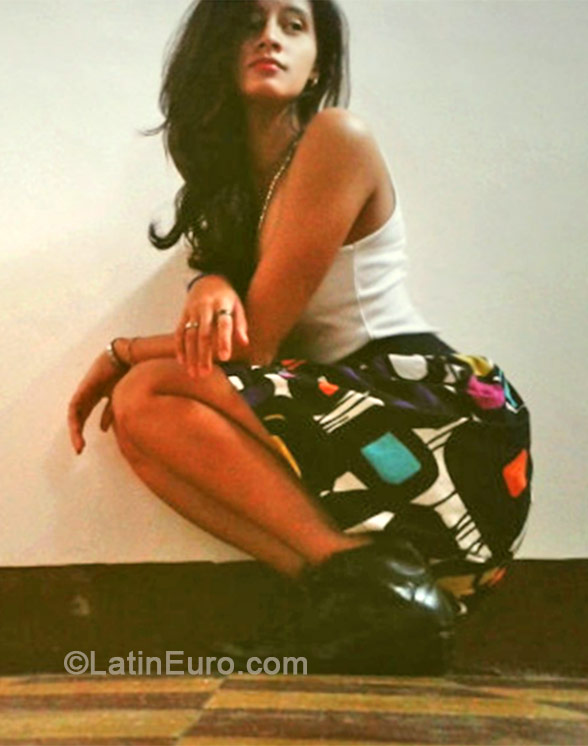 Date this sultry Colombia girl Angelica from Armenia CO15242