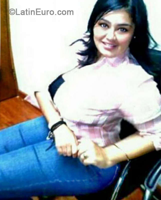 Date this foxy Venezuela girl Veru from Maracaibo VE236