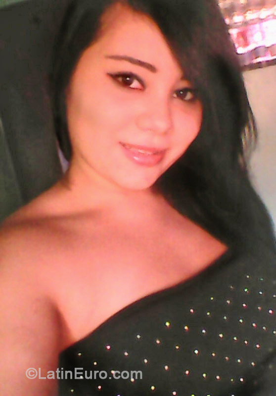 Date this athletic Colombia girl Yoanna from Medellin CO15281