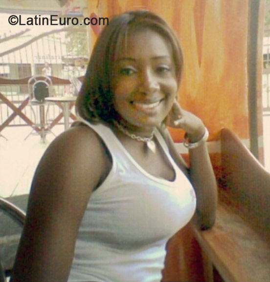Date this stunning Dominican Republic girl Laura from Santo Domingo DO19131