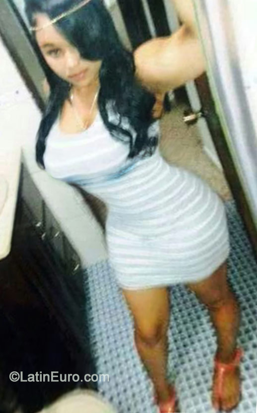 Date this passionate Dominican Republic girl Leidy from Santo Domingo DO19328