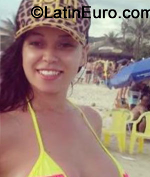 Date this good-looking Brazil girl Thais from Limeira BR8839