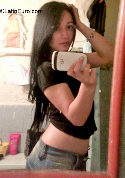 Date this tall Colombia girl Vanesa from Medellin CO15430