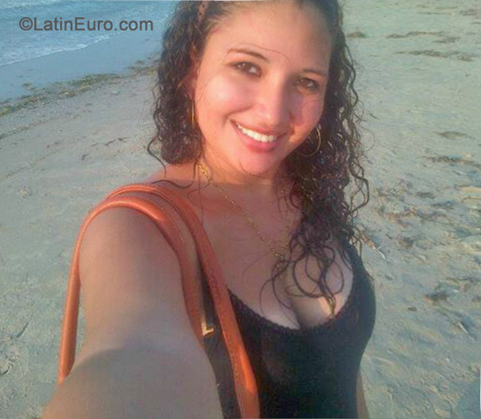 Date this cute Colombia girl Daniela from Medellin CO15433