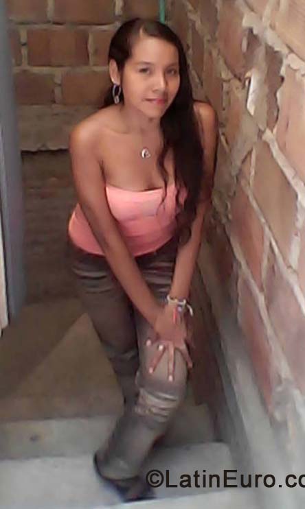 Date this charming Colombia girl Leydy from Cali CO15539