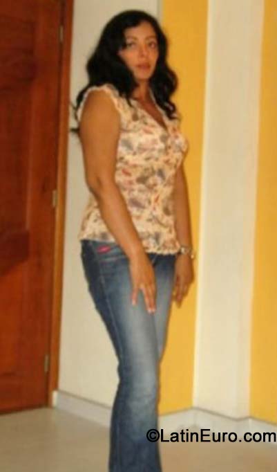 Date this cute Colombia girl Carmen from Cartagena CO15713