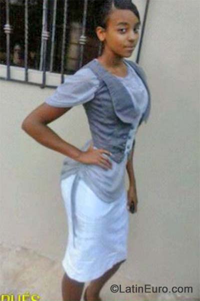 Date this good-looking Dominican Republic girl Esthefanie from Santo Domingo DO19845