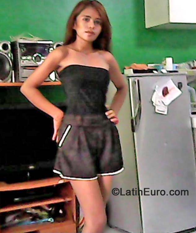 Date this funny Philippines girl Lerhinia from Manila PH668