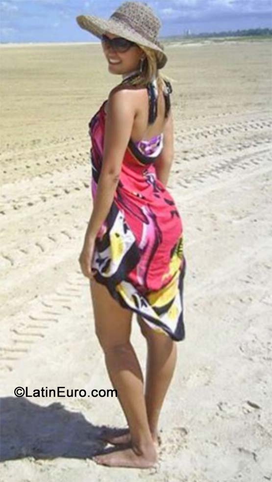 Date this hot Brazil girl FanieAraujo from Aracaju BR8945