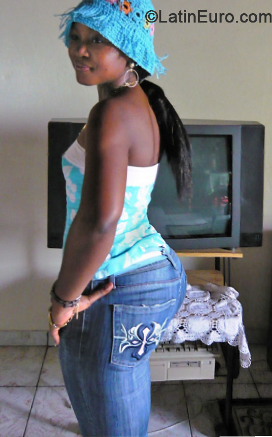 Date this georgeous Cameroon girl Amour from Yaounde CM204