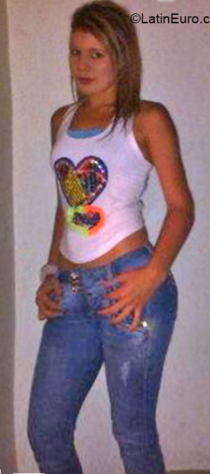 Date this hot Colombia girl Maryuri from Cali CO16334