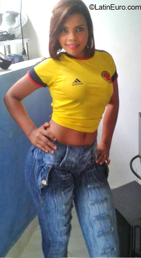 Date this foxy Colombia girl Francy from Cali Valle CO16383