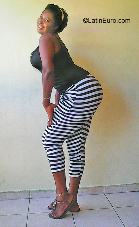 Date this athletic Dominican Republic girl Euni from Santo Domingo DO20752