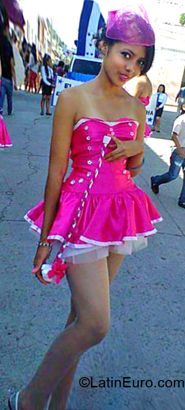 Date this foxy Honduras girl Heydie from Lapaz HN1408