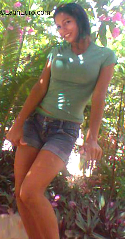 Date this lovely Venezuela girl Naimar from Guayana City VE385