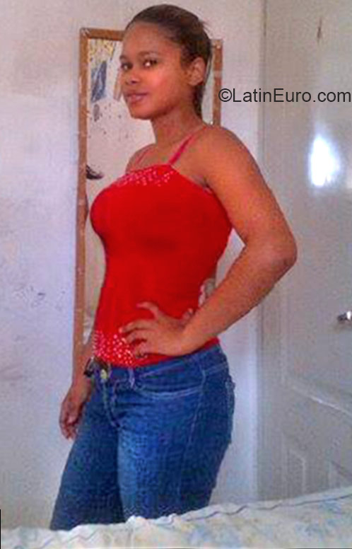 Date this sultry Dominican Republic girl Brenda from Puerto Plata DO21125