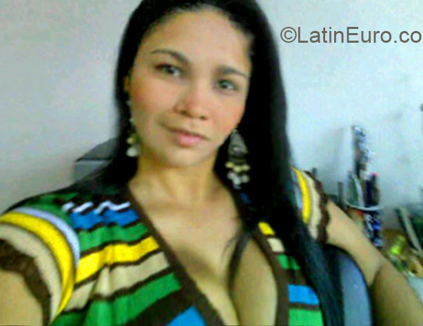 Date this pretty Colombia girl Isa from Bogota CO16822