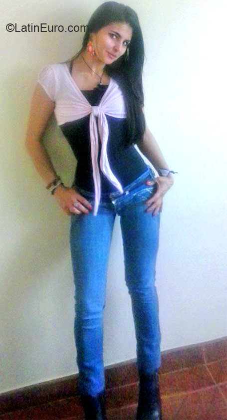 Date this athletic Colombia girl Saiyury from Bogota CO16916