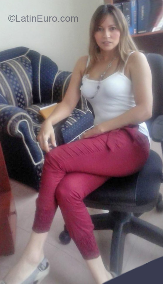 Date this sultry Colombia girl Bibiana from Bogota CO16929