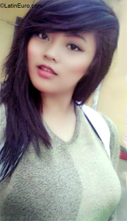 Date this young Philippines girl Dona from Cavite PH747