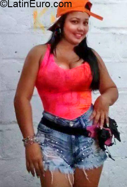 Date this funny Colombia girl Yunaira from Barranquilla CO16997