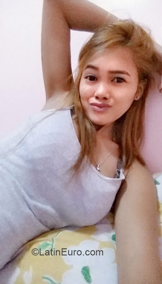Date this athletic Philippines girl Rose from Bataan PH753