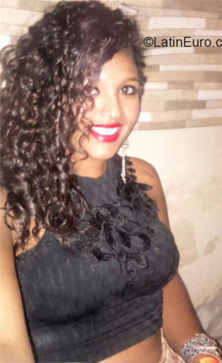 Date this cute Brazil girl Quesa from Brasilia BR9279
