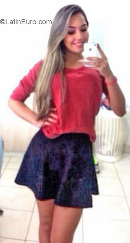 Date this attractive Brazil girl MariaJulia from Manaus BR9299