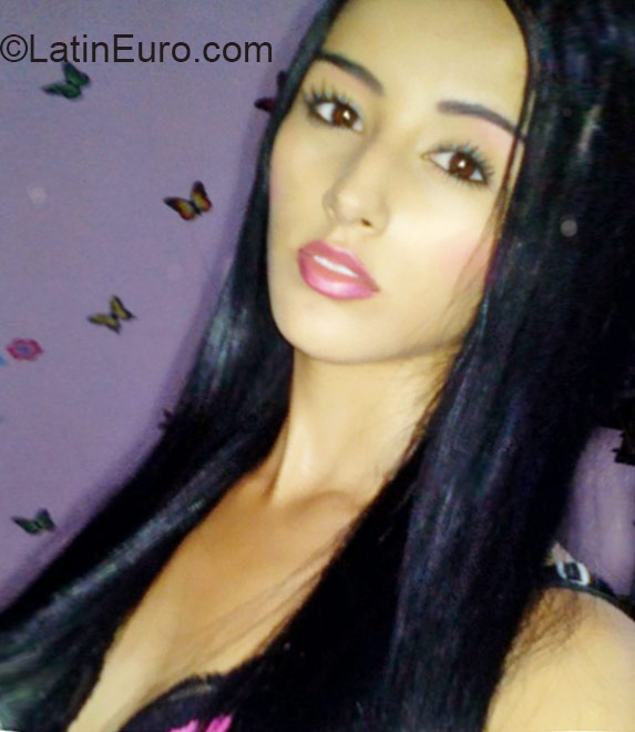 Date this sensual Colombia girl Nathaly from Medellin CO17230