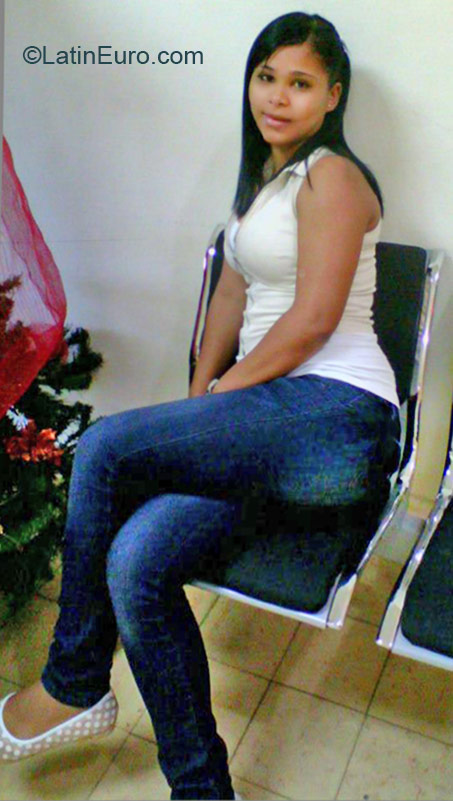 Date this lovely Dominican Republic girl Yasini from Azua DO21889