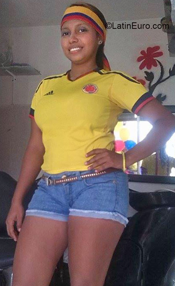 Date this exotic Colombia girl Lurenes from Cartagena CO17492