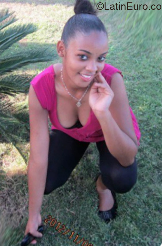 Date this stunning Dominican Republic girl Yaserki from Santo Domingo DO21984