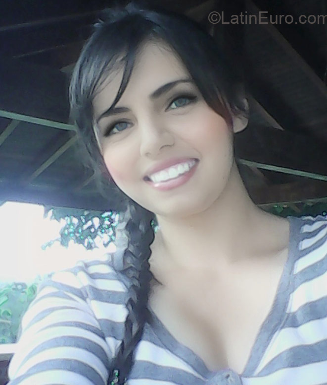 Date this athletic Colombia girl Lorena from Bucaramanga CO17458