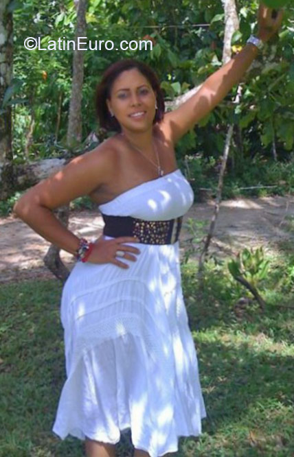Date this lovely Dominican Republic girl Nikaury from Santiago DO22260