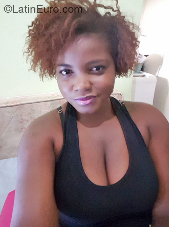 Date this athletic Brazil girl Celcia from Rio De Janeiro BR9343