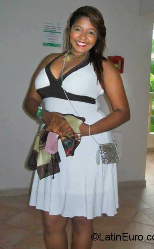 Date this beautiful Dominican Republic girl Karina from Santiago DO22370