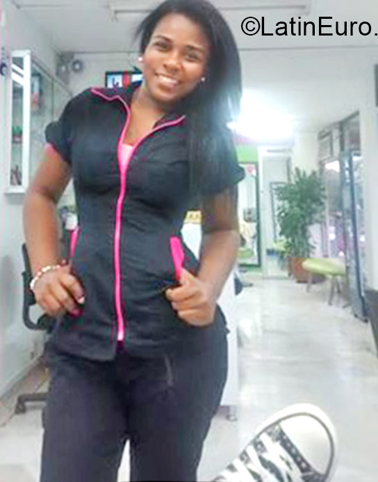 Date this attractive Colombia girl Katerin from Cali CO17541