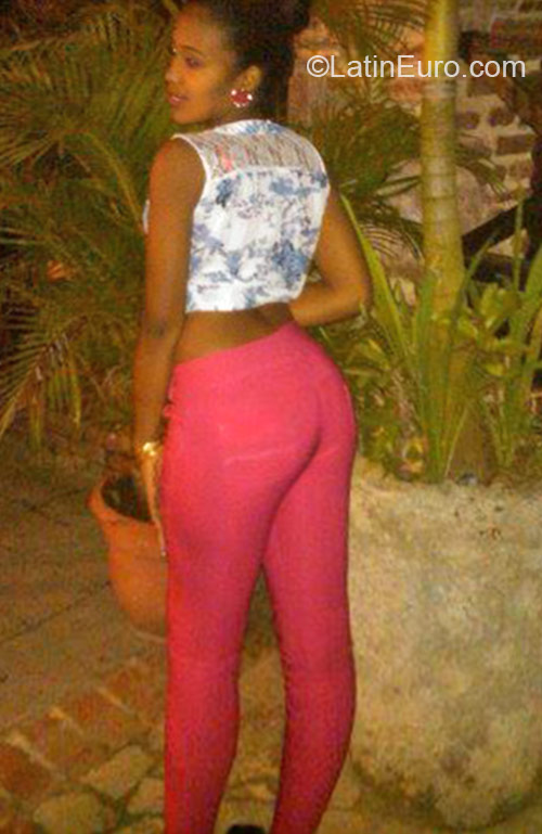 Date this pretty Dominican Republic girl Rochily from Santo Domingo DO22417