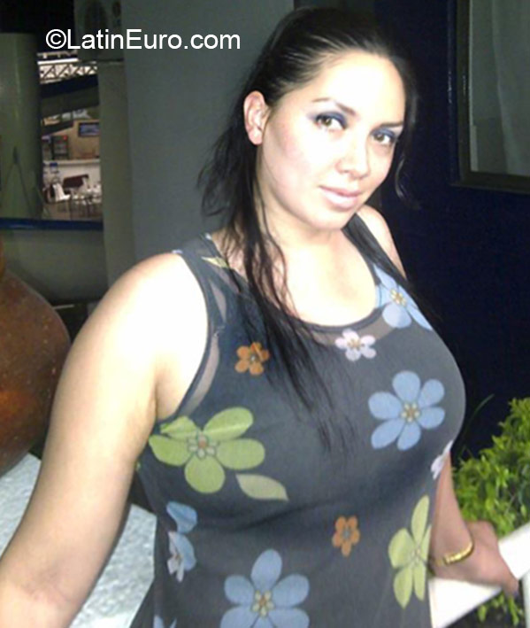 Date this lovely Colombia girl Sofia from Bogota CO17613