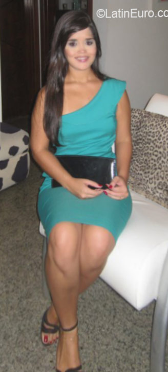 Date this nice looking Brazil girl Rena from Natal BR9374