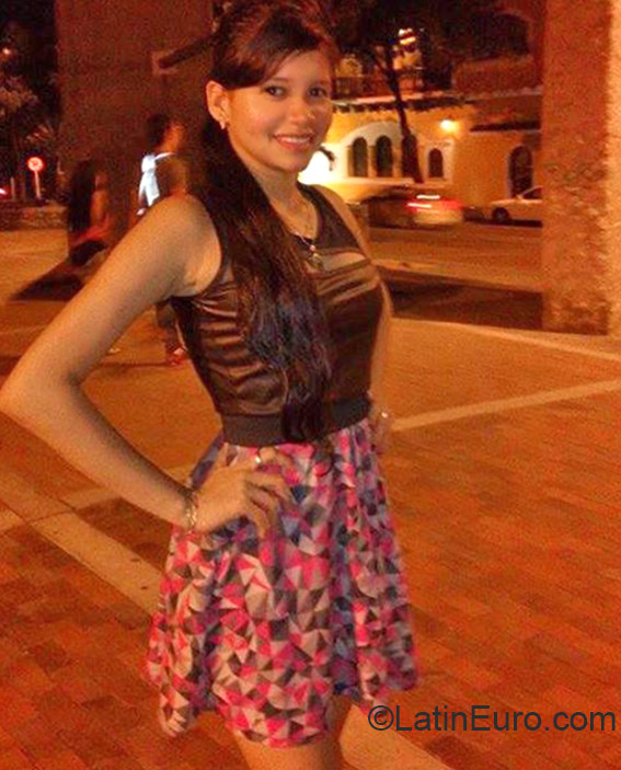 Date this tall Colombia girl Paola from Bogota CO17654