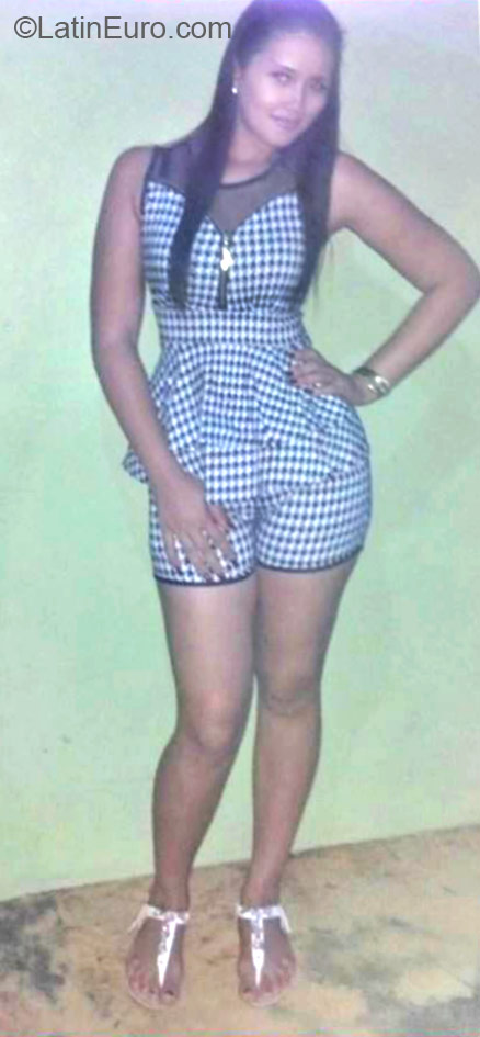 Date this lovely Dominican Republic girl Yenny from Santo Domingo DO22617
