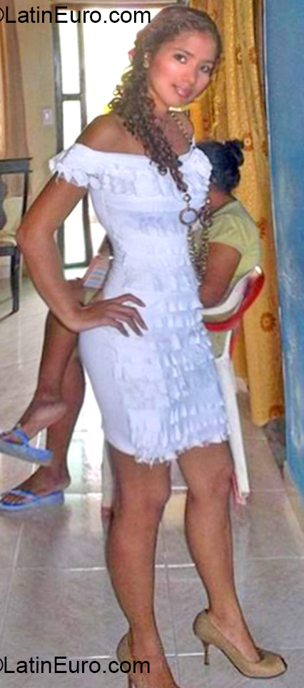 Date this sensual Colombia girl Yiri from Cartagena CO17708