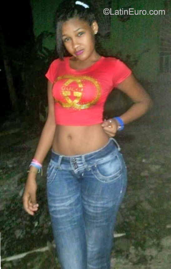 Date this fun Dominican Republic girl Jasiel from Santo Domingo DO22823